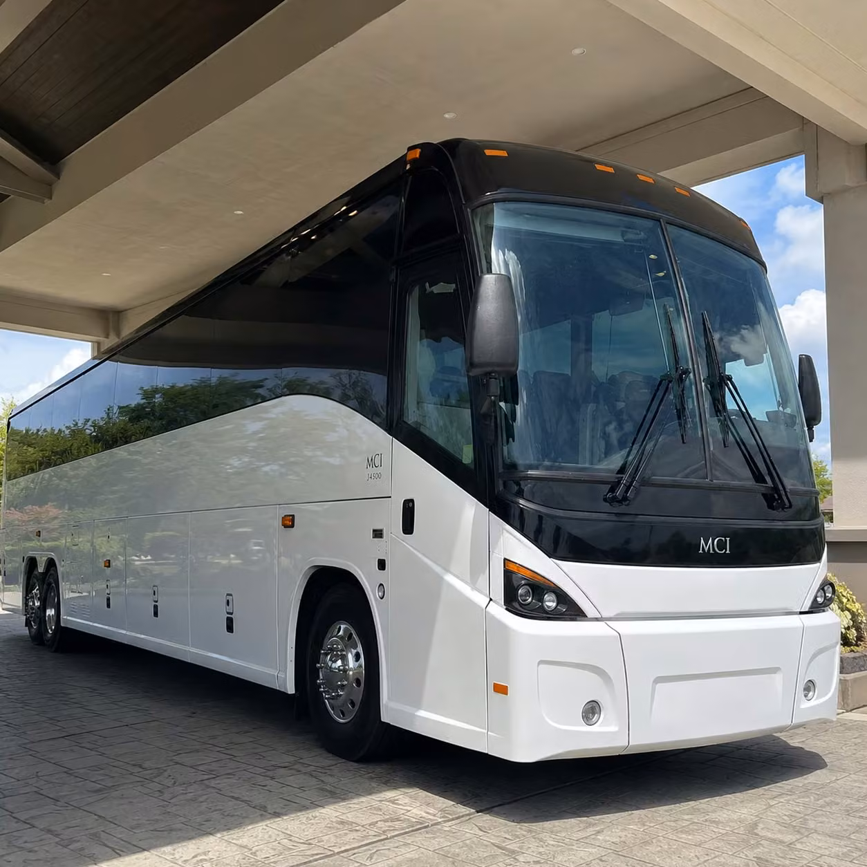 rather than juggling rideshares give your team a reliable somerville commuter shuttle